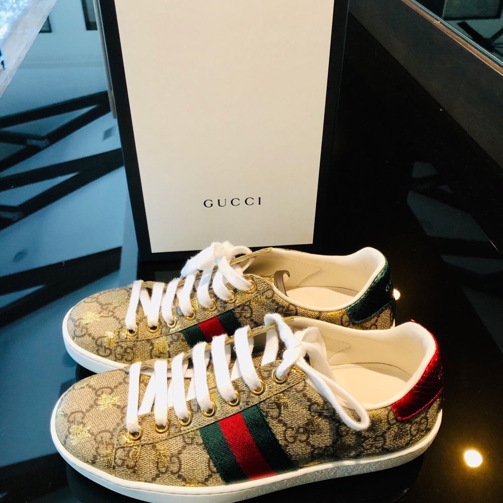 GUCCI - Women’s Ace GG Supreme Sneaker with Bees